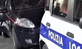 Fermato col monopattino, aggredisce un agente: arrestato 54enne, era evaso dai domiciliari