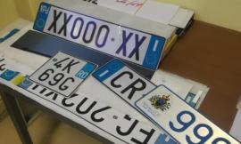 Le clonano la targa dell'auto, a casa arrivano multe da migliaia di euro: l'incubo di una 75enne