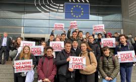 Macerata, l'Istituto Agrario a Bruxelles: gli studenti partecipano a flashmob per i diritti dell’uomo