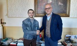 Civitanova, Niccolò Lapo Latini project manager di successo a 24 anni: dalla Biennale di Venezia a New York