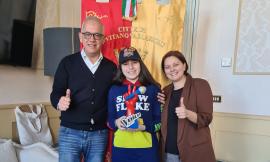 Civitanova, Melissa Agliottone in visita al Comune dopo la vittoria a The Voice Kids: "Un vero talento"