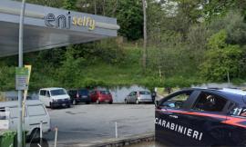 Macerata, rapina e pestaggio alla stazione di rifornimento: denunciati due uomini