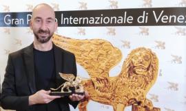 Leone d'Oro, il tricologo montecosarese Acquaoroli insignito del Gran Premio Internazionale alla carriera