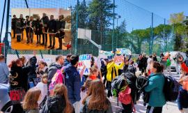 Palestra IV Novembre ancora chiusa, la protesta degli alunni in grembiule: "Inaugurata e mai usata" (FOTO E VIDEO)