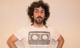 Da Colorado a Civitanova, la comicità di Alberto Farina sul palco dell'Annibal Caro
