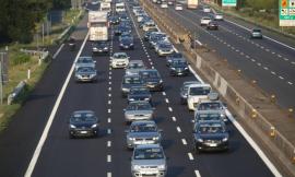 Incidente in A14, scontro tra due auto nella giornata da bollino rosso: code di 5 chilometri
