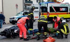 Violento scontro tra auto e scooter all'incrocio: 51enne trasportato a Torrette