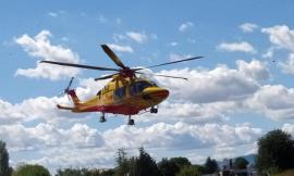 Macerata, incidente sul lavoro: carrozziere precipita da una scala. Trasferito in codice rosso a Torrette