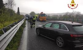 Auto contro furgone, tragico incidente: un uomo perde la vita