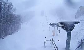 La neve riappare sull'Appennino marchigiano: a Frontignano 15 centimetri di coltre bianca