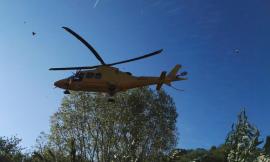 Cade da cavallo e viene scalciato: uomo soccorso in eliambulanza