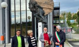 Macerata, restaurata l'opera del maestro Pannocchia: installazione di fronte al Banca Macerata Forum