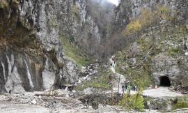 Frana all'Infernaccio, vietato il transito ai pedoni oltre il bivio per l’Eremo di San Leonardo