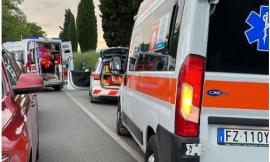 Scontro tra due auto lungo la strada dei Pali: muore un uomo, gravi due giovani