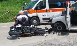 Macerata, incidente tra furgone e moto: grave giovane centauro (FOTO)