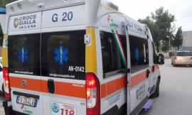 Trovato a terra privo di sensi in un lago di sangue: 25enne gravissimo