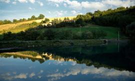 Valfornace, riparte la "Magnalonga" con il giro dei due laghi: ricavato devoluto alla Lilt