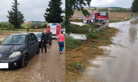 Mogliano, il nubifragio lo sorprende: resta intrappolato nell’auto, liberato dai vigili del fuoco (FOTO e VIDEO)