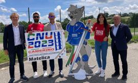 Arnold arriva a Matelica, la mascotte dei CNU in visita al Centro Sportivo