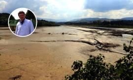 Tolentino, il lago delle Grazie si svuota e diventa fango: una radice blocca le paratie della diga (FOTO E VIDEO)