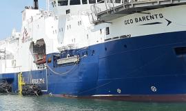 La nave Geo Barents ad Ancona: "Alcuni migranti verranno portati all'ospedale tra i 38 sbarcati"
