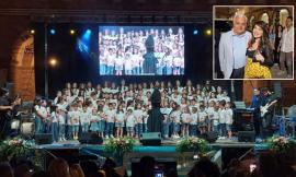 Tolentino, Cristina D'Avena super star: la Notte Bianca dei Bambini regala un salto indietro nel tempo