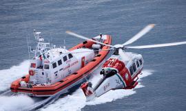 Disperso in mare al largo di Porto Recanati: marinaio ritrovato dopo oltre 4 ore di ricerche