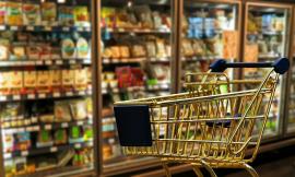 Ricatto sessuale, vittima un 67enne "agganciato" all'ipermercato