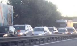 Montecosaro, scontro tra due auto in superstrada: traffico bloccato