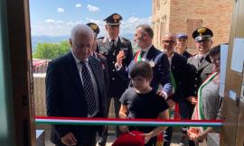 Loro Piceno, sportello bancario trasformato in stazione dei carabinieri: c'è il taglio del nastro