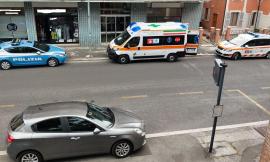 Macerata, colto da malore in casa: sospetta overdose per un uomo. Interviene la polizia