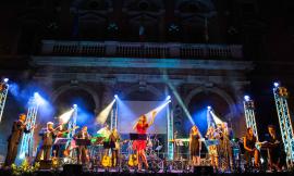 Urbisaglia, cambio di quinte per Musicultura: la Compagnia va in scena all'Anfiteatro romano