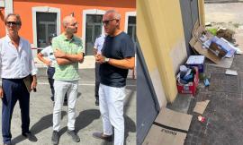 Civitanova, bivacchi e degrado alla stazione: intervengono le forze dell'ordine per lo sgombero