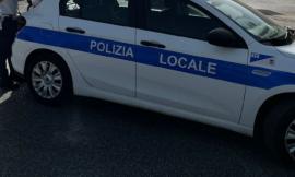 Compra uno smartphone a 100 euro, ma dentro la scatola ci trova un sasso