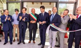 Nuovo centro polifunzionale a Muccia grazie alla Croce Rossa canadese: oggi il taglio del nastro