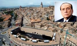 Piazza o via intitolata a Berlusconi a Macerata, la maggioranza dice sì. Forza Italia: "Momento da incorniciare"
