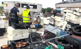 Quintali di rifiuti pericolosi in terrazza: denunciato titolare autocarrozzeria