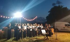 Tolentino, il "Grace Choir" allieta il primo concerto sotto le stelle: "Per la rinascita delle contrade"