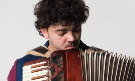 Borghi in Jazz fa tappa a Penna San Giovanni: il fisarmonicista Antonino De Luca in concerto