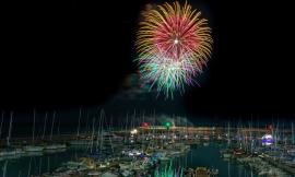 Civitanova, lo spettacolo dei fuochi d'artificio illumina il porto nella notte più attesa dell'estate (VIDEO e FOTO)