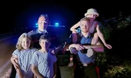 In vacanza nelle Marche, famiglia belga si perde nel bosco: genitori e bambini salvati dai carabinieri