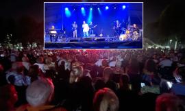 Paolo Petrini fa il "tutto esaurito" nella sua Civitanova: le "Belle Canzoni Italiane" fanno centro