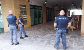 Macerata, violenta lite in strada tra un uomo e una donna lungo via Carducci: interviene la polizia (FOTO)