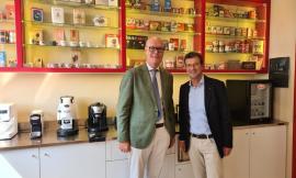 Unimc, il rettore John McCourt in visita agli stabilimenti della Romcaffè
