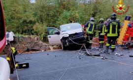 Scontro tra due auto e un furgone: una donna in gravi condizioni a Torrette