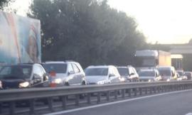 Tolentino, la superstrada chiude per lavori: caos traffico. Arriva la soluzione: "stop" in via Corona