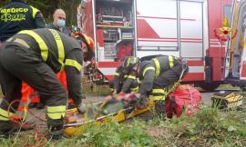 Arcevia, ciclista cade per sei metri in una scarpata di rovi: soccorso dai vigili del fuoco