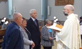 Tolentino - Amici da una vita, due coppie festeggiano 50 anni di matrimonio insieme