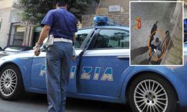 Ruba smartphone a una studentessa e chiede 70 euro per restituirlo: arrestato