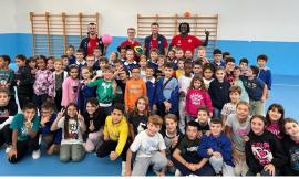 A "scuola" di pallavolo con gli atleti della Volley Banca Macerata: mattina speciale per gli alunni del "Mestica"